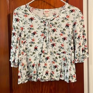 flowy floral blouse, Tie in the front. Cute with jeans, or shorts.